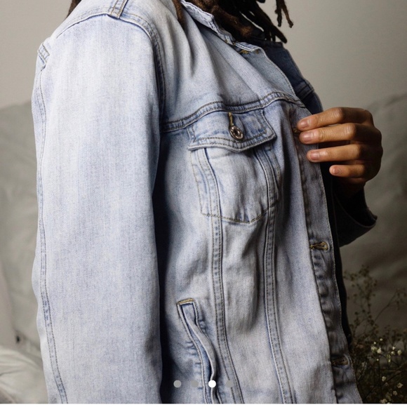 Levi's Light Wash Denim Jacket - Picture 2 of 8